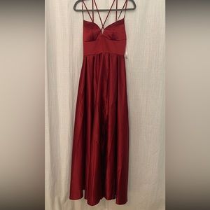 Bergundy prom dress with pockets! Size US4 - Bust: 33.50” Waist: 26.50”.